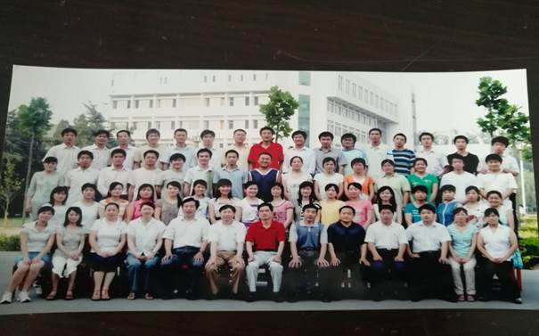 说明: C:\Users\Administrator\Desktop\校友会工作\校友会工作\十大滚球体育app官网历届校友照片\毕业照\27EA2F49B2FBAB700B7DCD6831187911.jpg