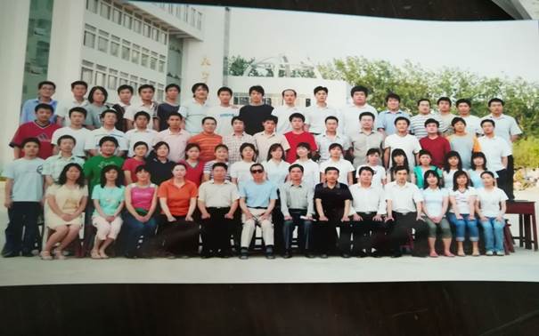 说明: C:\Users\Administrator\Desktop\校友会工作\校友会工作\十大滚球体育app官网历届校友照片\毕业照\E5114E7A7EFAF368C6A4C4AE8ACAD529.jpg