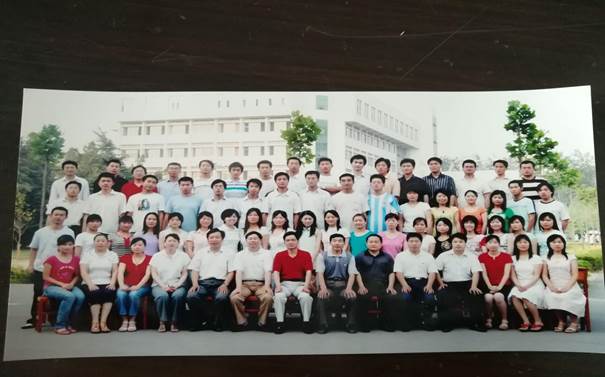 说明: C:\Users\Administrator\Desktop\校友会工作\校友会工作\十大滚球体育app官网历届校友照片\毕业照\56A25ECE083AB88ADA2B173FEA7AF35F.jpg