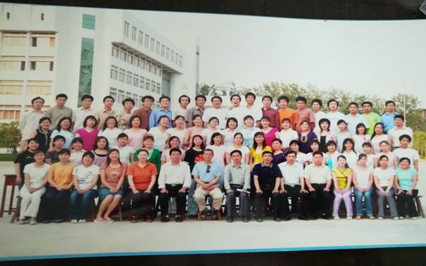 说明: C:\Users\Administrator\Desktop\校友会工作\校友会工作\十大滚球体育app官网历届校友照片\毕业照\535741248AEADE9C171555924DF376A6.jpg